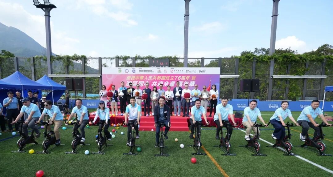 《棒球与快餐文化：热狗、爆米花与第七局休息时间的歌声》